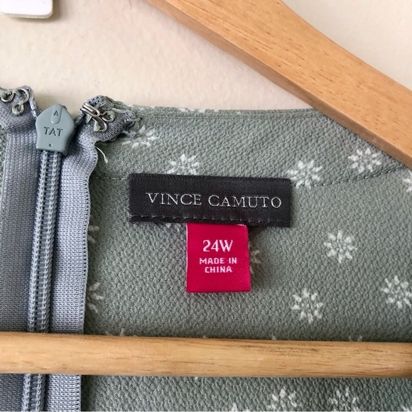 Vince Camuto Flutter Sleeve, Floral, Surplice Neckline Belted Jumpsuit Size 24W - Picture 5 of 10